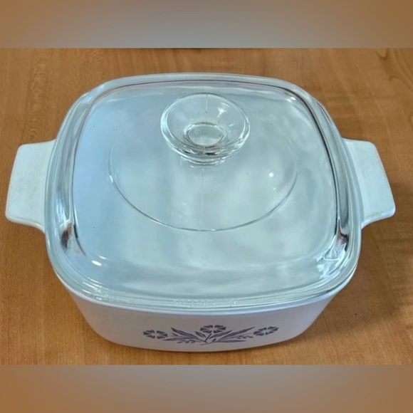 Corningware Other - Vintage CorningWare cornflower blue casserole dish & lid 1 1/2 qt glassware